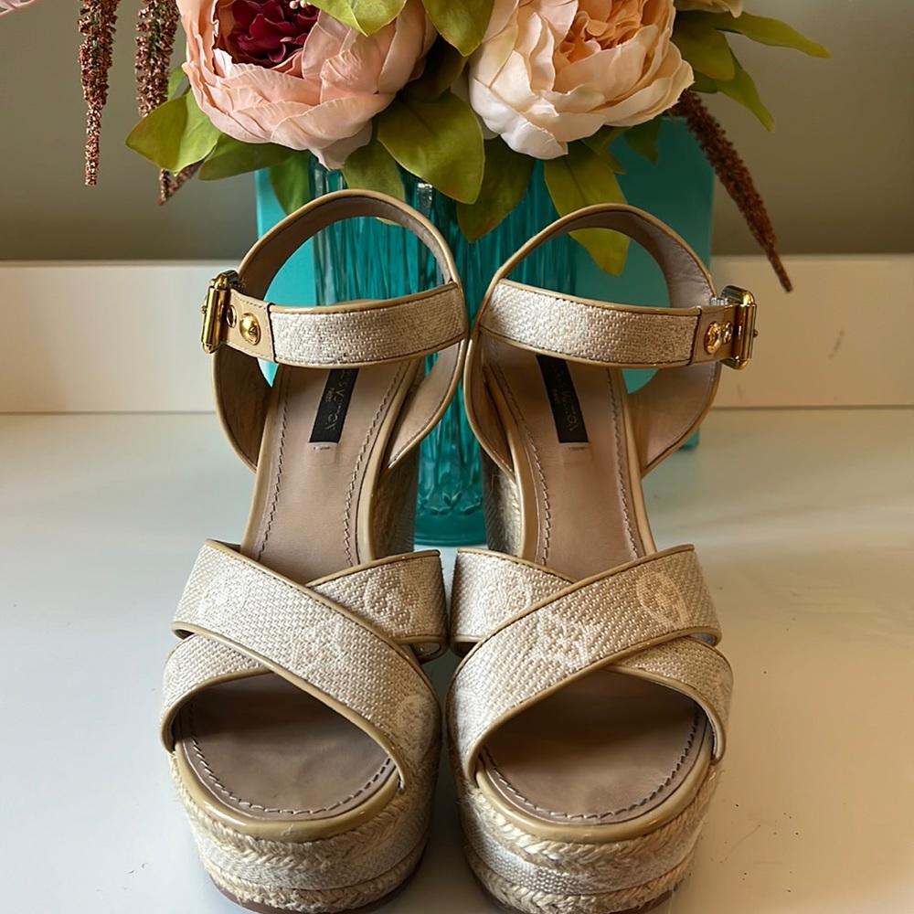 Pre love Louis Vuitton NIL Wedge Cross Sandal SKU Sz 37